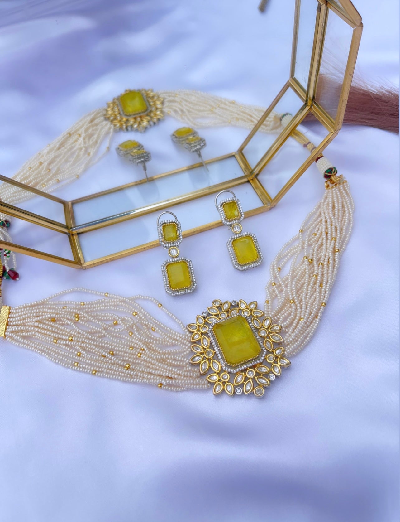 Anvi Yellow Uncut Choker Set