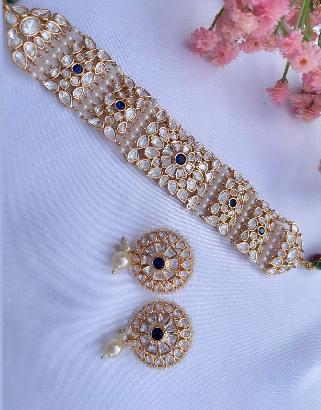 Blue Uncut Choker With Stud