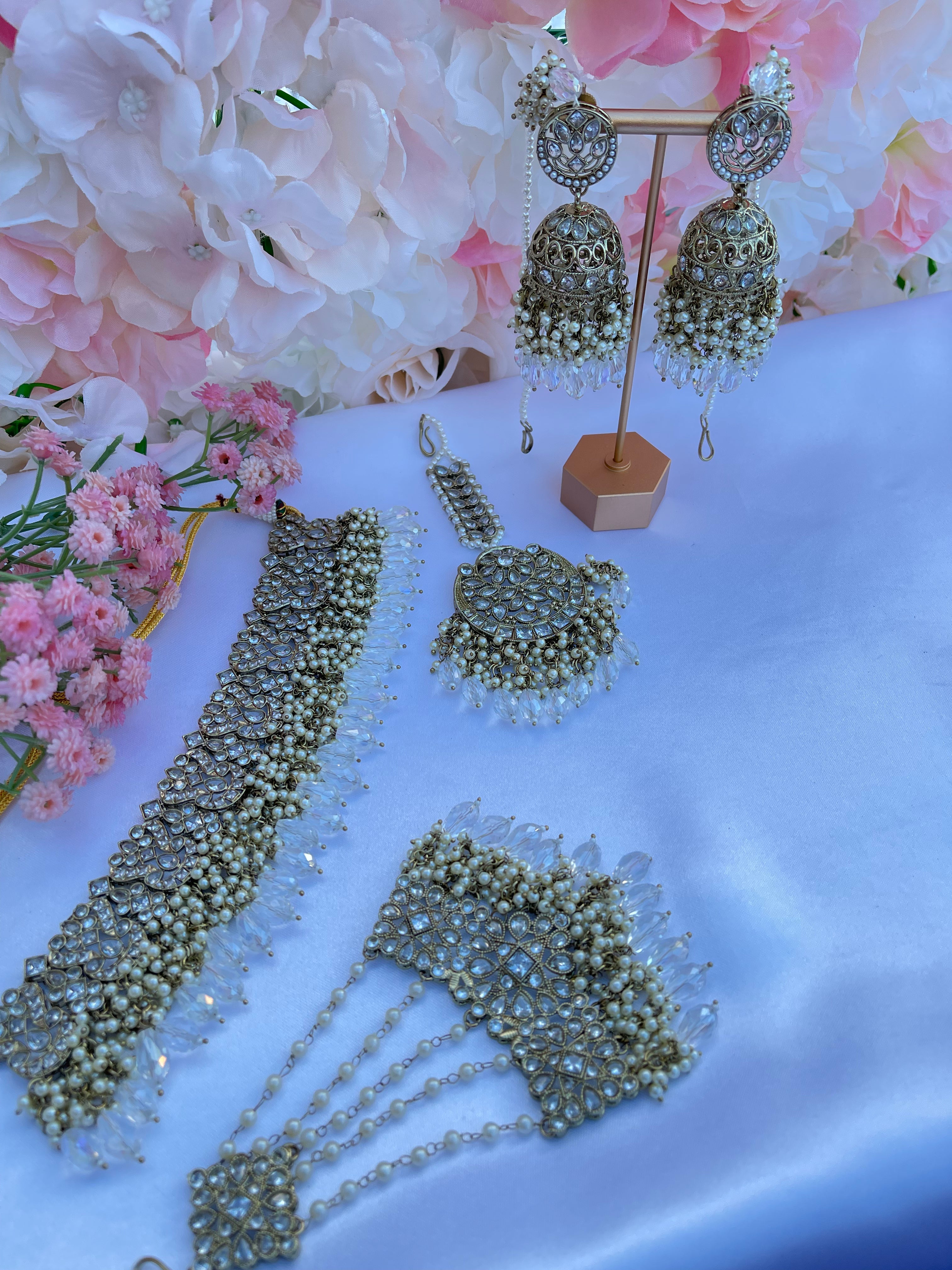 Neeru Gold/White Set