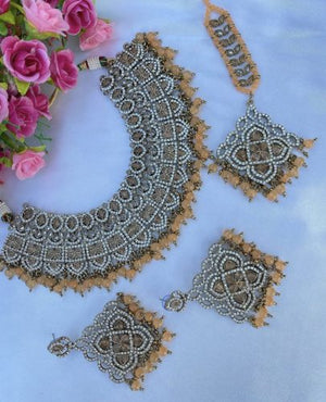 Harveer Necklace Set