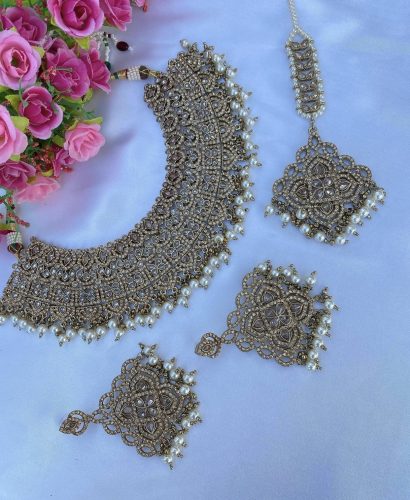 Harveer Necklace Set